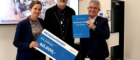 2025 01 15 Ellen Og Carsten Overrækker Initiativpris 2024 Til Jens Andersen Mads Volquartz