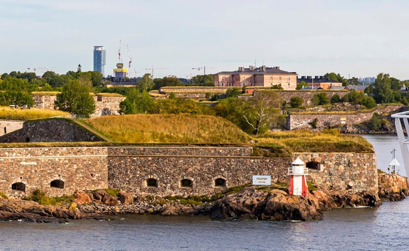 2025-04-23-kystlinje-med-gamle-stenmure-suomenlinna-colourbox42611892 ...