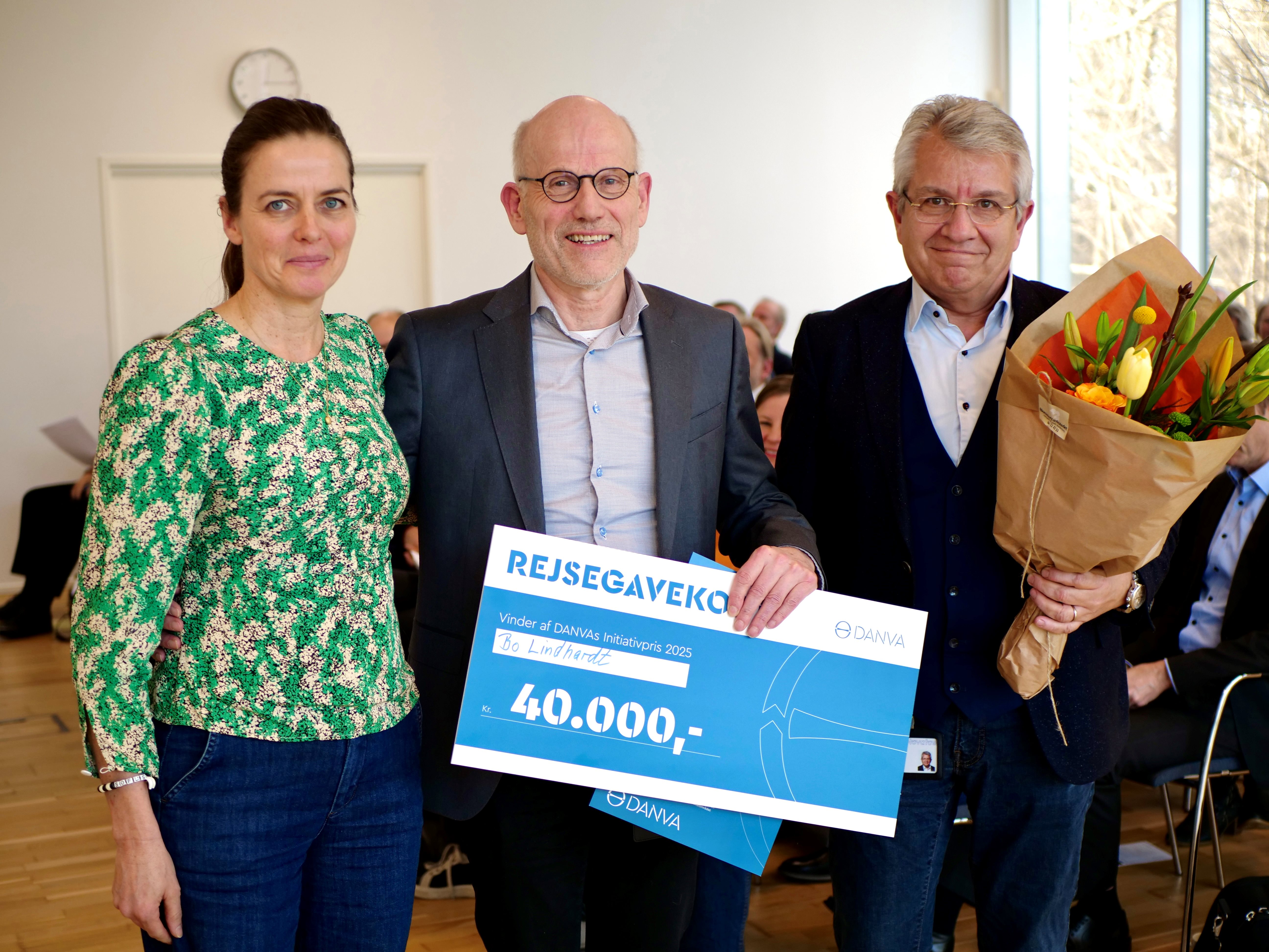 2026 01 14 Formandskabet Overrækker Initiativpris Til Bo Lindthardt Mads Volquartz (1)