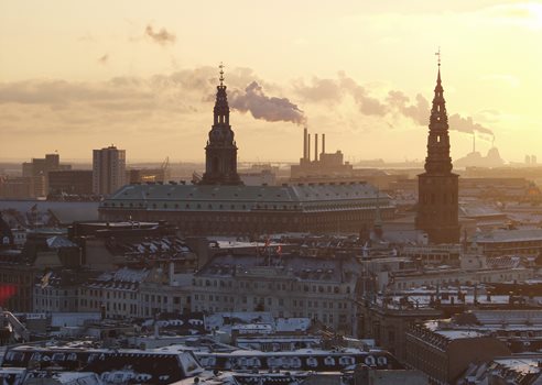 2026 01 21Solnedgang Over Københavns Skyline Med Snedækkede Tage COLOURBOX3037113