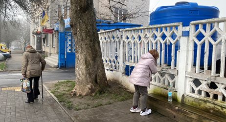 2026 02 05 Kvinder Tapper Vand Ved Store Vandtanke I Ukraine Alexandra Strand Holm