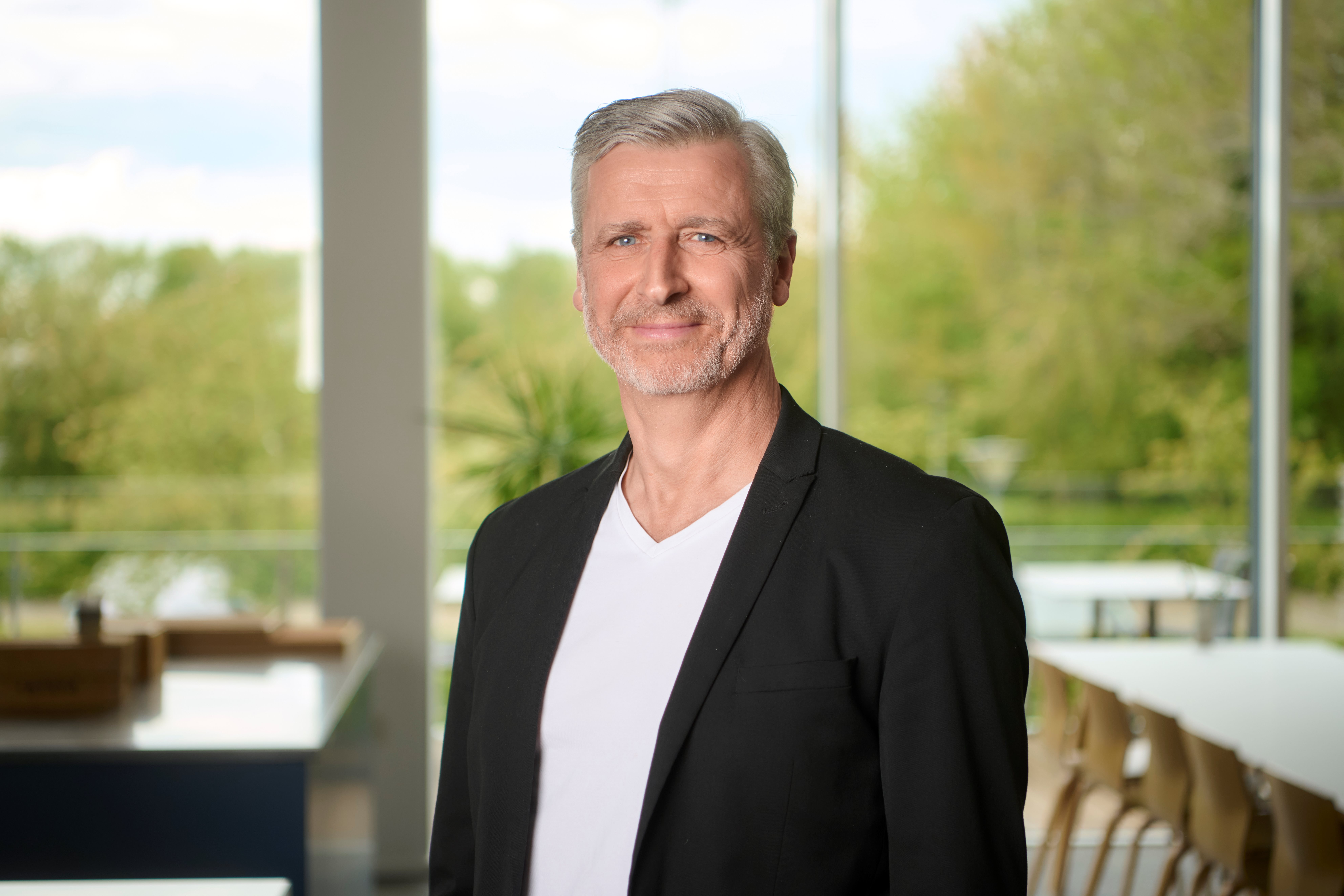 20260507 Portræt Lars Fischer Allan Trolle