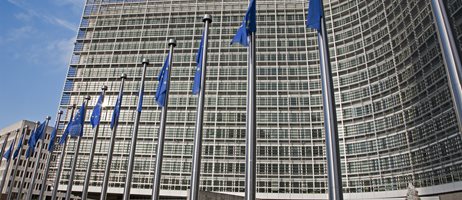 EU flag og EU bygning Bruxelles COLOURBOX4563101.jpg